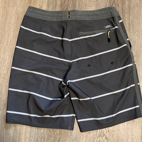 NWT Quiksilver Waterman Collection Liberty Overboard Beachshorts, size 31 - Picture 5 of 6